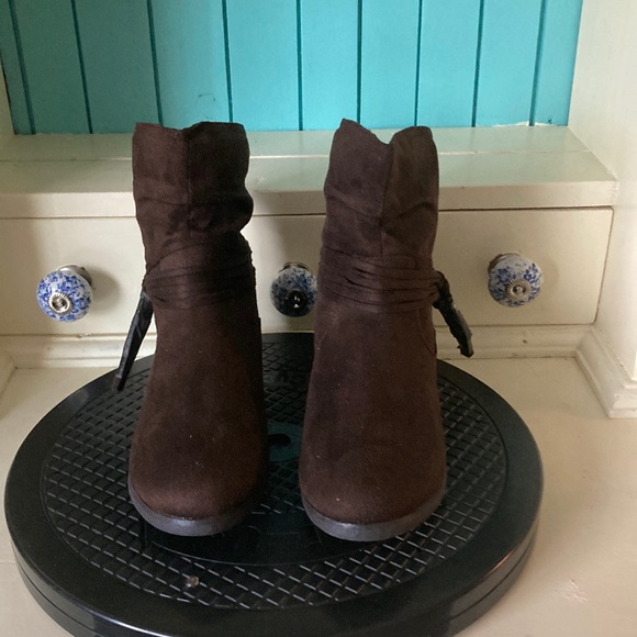 NWOT Women’s size 7 ankle boots - Picture 2 of 4